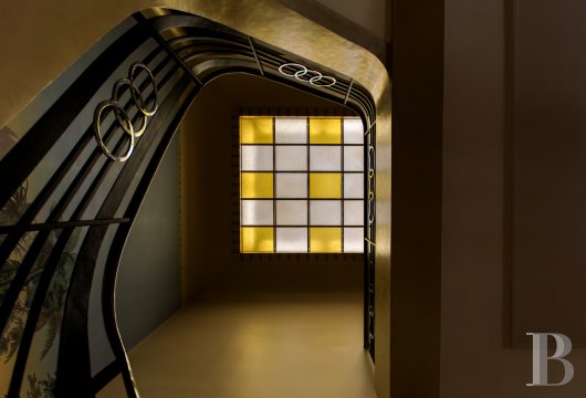 En Saône-et-Loire, à Mâcon, une villa et son jardin entièrement de style Art déco - photo  n°35